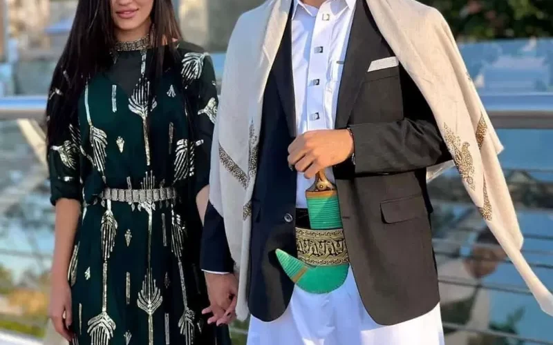 شاهد كيف احتفل اليمنييون في مصر بالعريس المصري الذي انقذ طفلين يمنيين في اوكرانيا ليلة زفافه على زوجته الاوكرانية بملابس وطقوس يمنية
