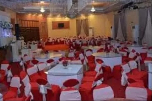 لن تصدق: والد العريس يمنع المعازيم من مغادرة الزفاف الا بعد دفع ايجار القاعة