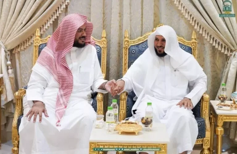 شاهد: ظهور يبكي القلوب للشيخ ماهر المعيقلي بعد عارض صحي اثناء صلاة الجمعة