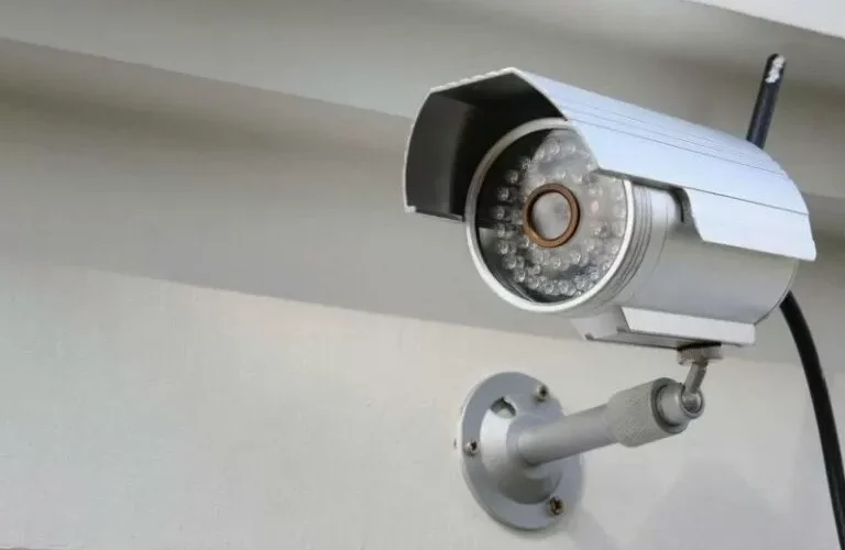 احذر.. 20 ألف ريال غرامة التعامل مع كاميرات المراقبة بهذه الطريقة..