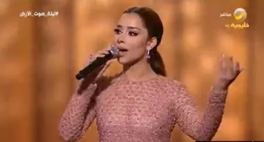 شاهد..الفنانة بلقيس تخطف قلوب الجمهور لابداعها في اداء اغنية الفنان السعودي طلال مداح
