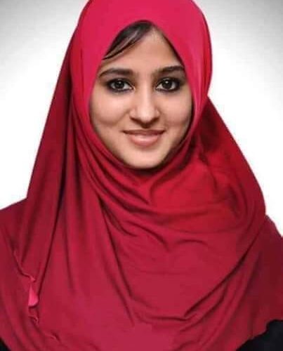 بالصور .. شاهد طبيبة يمنية شابه تتصدر قائمة افضل وأشهر الأطباء الجراحين في العالم..والنجم السينمائي الهندي شاروخان يتمني لو انه «يمتلك» مستشفيات لتعيينها على رأسها