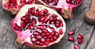 هذا ما يحدث لجسمك عند تناول الرُمان على الريق