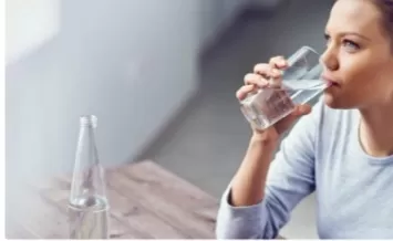 هذا ما سيحدث لجسمك عند شرب لترين من المياه يومياً كل يوم