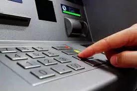 جرب كتابة الرمز السري لبطاقة الصراف الآلي بالمقلوب وسيدهشك ما ستراه