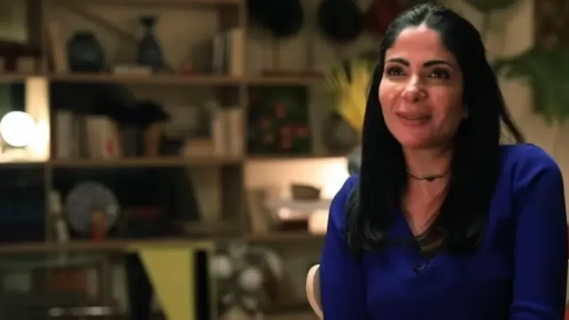 شاهد بالفيديو منى زكي تصعق احمد حلمي وتقول ان شخصيتها في “أصحاب ولا أعز” تشبه حياتها الواقعية