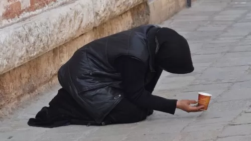 تفاصيل صادمة بعد الكشف عن ثروة ضخمة تملكها متسولة في المملكة