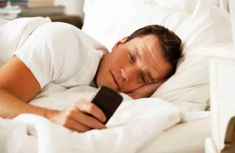 تستيقظ في منتصف الليل؟.. جرب هذه الحلول لاستعادة القدرة على النوم