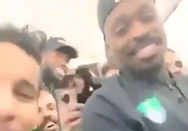 شاهد: مزاح وتصفيق لاعبي الأهلي على كلمة كاتشب يشعل تويتر.. ومغردون يطقطقون على النصر