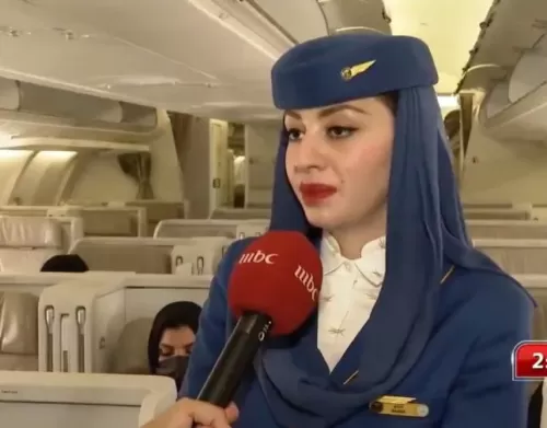 شاهد: فيديو صادم لأول مضيفة طيران سعودية