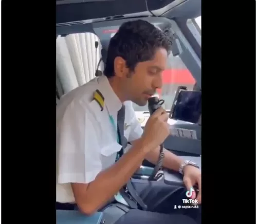 شاهد طيار يفاجئ والده الكابتن في آخر رحلة له بكلمات وداعية قبل التقاعد