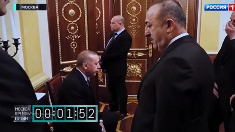 وزير الخارجية التركي يعلق على ”إهانة“ أردوغان في روسيا