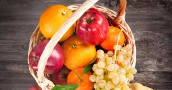 لهذا لا يجب تناول الفاكهة مع الوجبات ولا بعدها وهذا هو افضل وقت لتناول الفاكهة