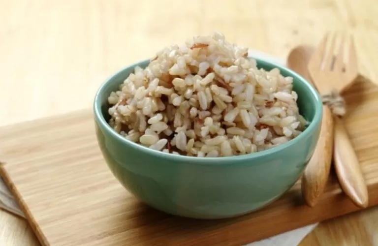 معلومات تسمعها لأول مرة عن الفرق بين الرز البني والأبيض وأيهما أفضل ؟