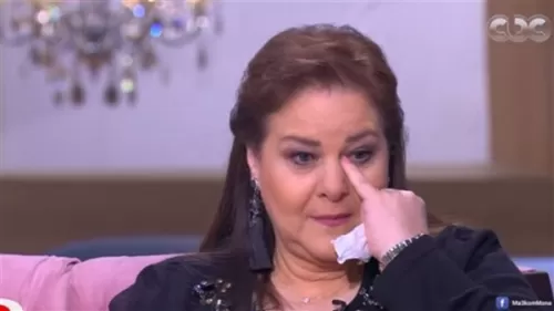 بالفيديو: مغسلة دلال عبد العزيز تكشف اشياء مروعة عن ما حصل لجثة النجمة الكبيرة قبل تكفينها وكيف انهارت بناتها من ما شاهدوه وارعبهم