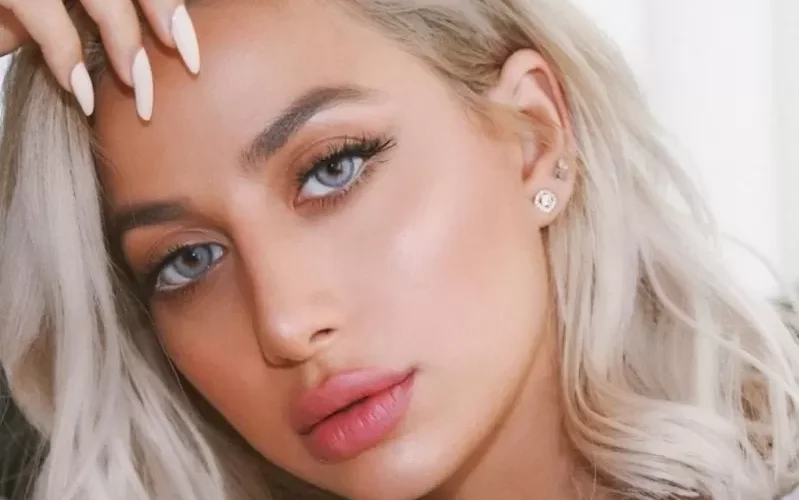 مودل روز تصدم الجميع بعد ان وصفت نفسها بهذا الوصف السوقي