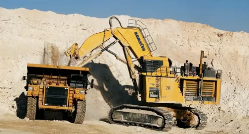 فيديو لسكران يسرق حفار ويقوده بشكل جنوني وهكذا كانت النهاية