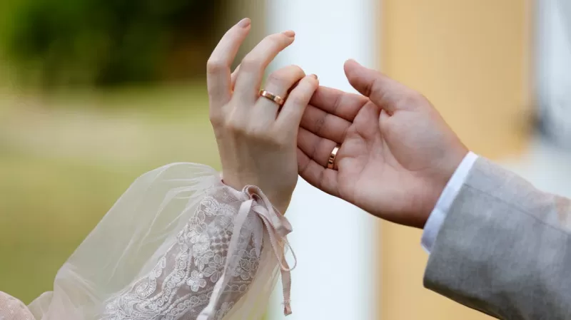 مٌـختص سٌـعودي يكـشف أسـراراً هامة ولاول مرة لكل الفتيات العازفات عن الزواج