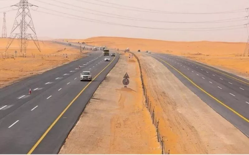 القصة الكاملة لطفلة سعودية تركها اهلها على الخط السريع واكملو رحلتهم ثم وقع المحظور