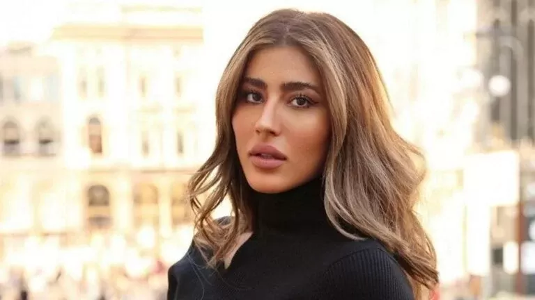 شاهد بالفيديو: ليلى عبدالله تخلع ملابسها في مشهد صادم بمسلسل من شارع الهرم إلى