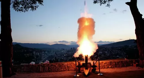 شاهد عودة إطلاق مدفع رمضان في مصر من قلعة صلاح الدين