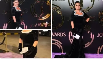ظهور الفنانة رانيا يوسف بالأسود المحتشم عند توزيع جوائز joy awards الرياض..فيديو