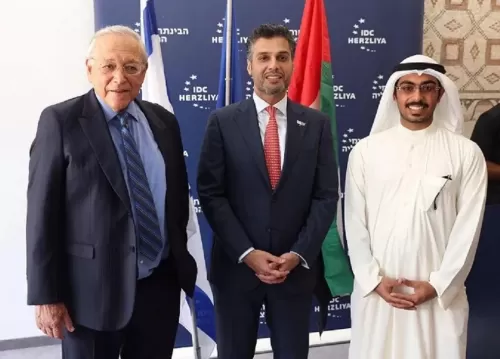 شاهد بالفيديو: اول طالب اماراتي يدرس في اسرائيل لتطبيق الانبطاح التام