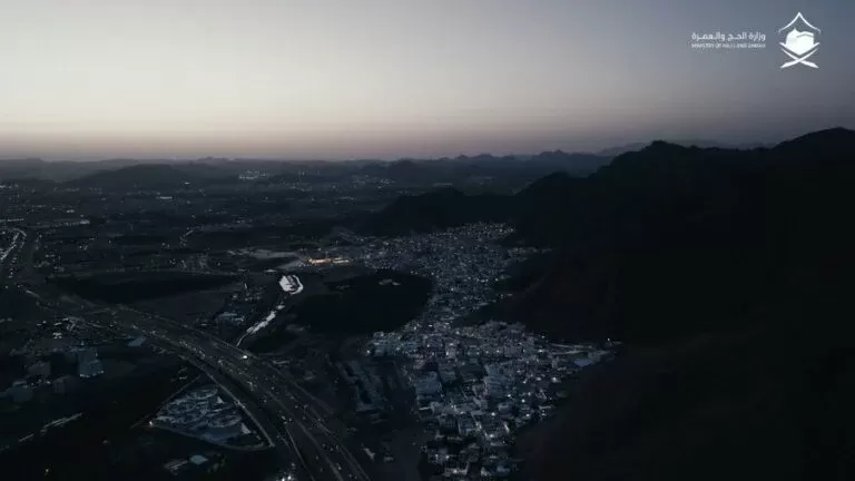 السعودية تنشر فيديو صادم عما يحدث في المسجد النبوي بالمدينة المنورة