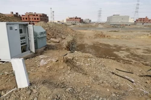 شاهد: سعودي يشكو بمرارة مما تم وضعه في ارضه غصباً عنه