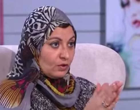 متصلة تعترف بدون تردد بممارسة العادة السرية يومياً قبل أن تنام مع اصدقائها.. رد غير متوقع من هبه قطب صدم عمرو الليثي