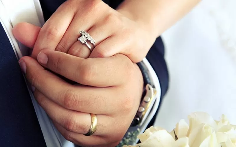 صدمة في اوساط الجيران بعد سماع صراخ عريس بعد دقائق من دخلته كان يصرخ بطريقة هستيرية وعندما اقتحمو الشقة شاهدو ما اصابهم بالرعب