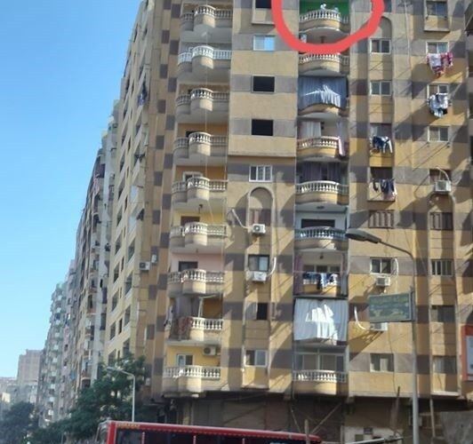 شاهد بالصوره شاب يمني ينهي حياته بطريقة مؤلمة في مصر (صورة)