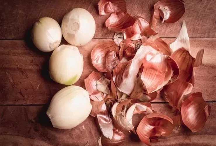 بسبب هذه الاستخدامات العجيبة والخارقة كل جرام من قشور البصل اغلى من الذهب