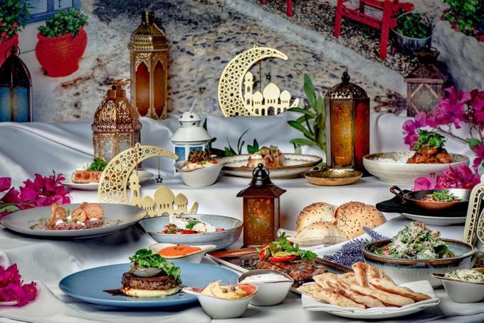 ماذا تأكلون وتتجنبون في الساعة الأولى من إفطار رمضان؟