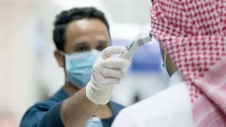السعودية تعلن هذه العقوبة الجديدة لكل من يرفض قياس درجة حرارته عند دخول الاماكن العامة والخاصة