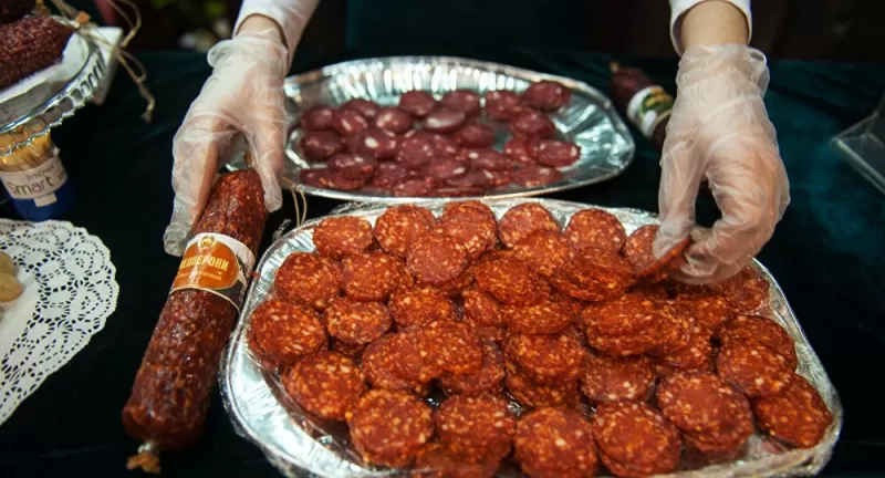 اطعمة تزيد متاعبك مع القولون يجب علكي التوقف عنها فوراً