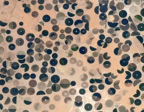 صورة لهذه المنطقة السعودية من الفضاء تثير الحيرة والدهشة .. تفاصيل