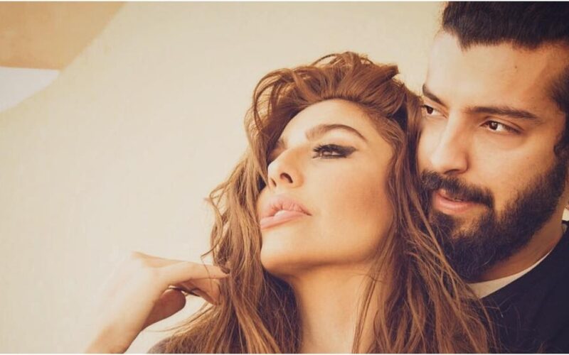 بالفيديو: يعقوب الفرحان يركع أمام زوجته ليلى اسكندر ويضع الحذاء في قدمها مثل سندريلا