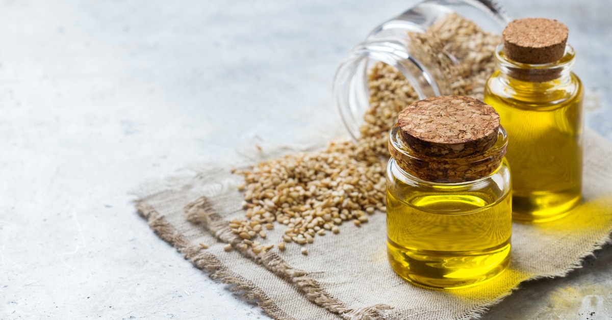 زيت السمسم مفيد أيضاً في علاج التهاب الحلق