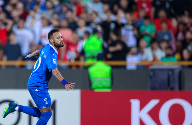 سواريز يطلق هذا الوصف على دوري روشن ويكشف حقيقة نجم الهلال