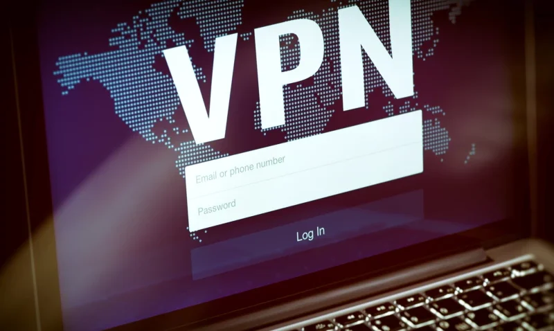 هل فيه عقوبة في السعودية على استخدام VPN على الجوال والايباد والكمبيوتر؟