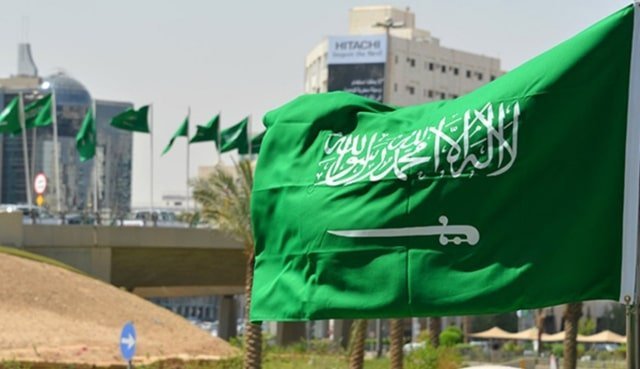 فئات من الوافدين في السعودية سيتم ترحيلهم مع عائلاتهم فوراً ولن يسمح لهم بدخول المملكة مرة أخرى